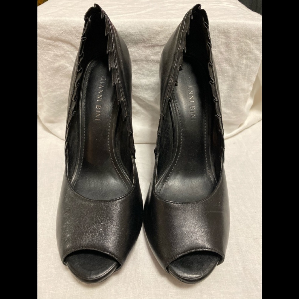 Gianni Bini Open Toe Heels. Soft black leather 7.5